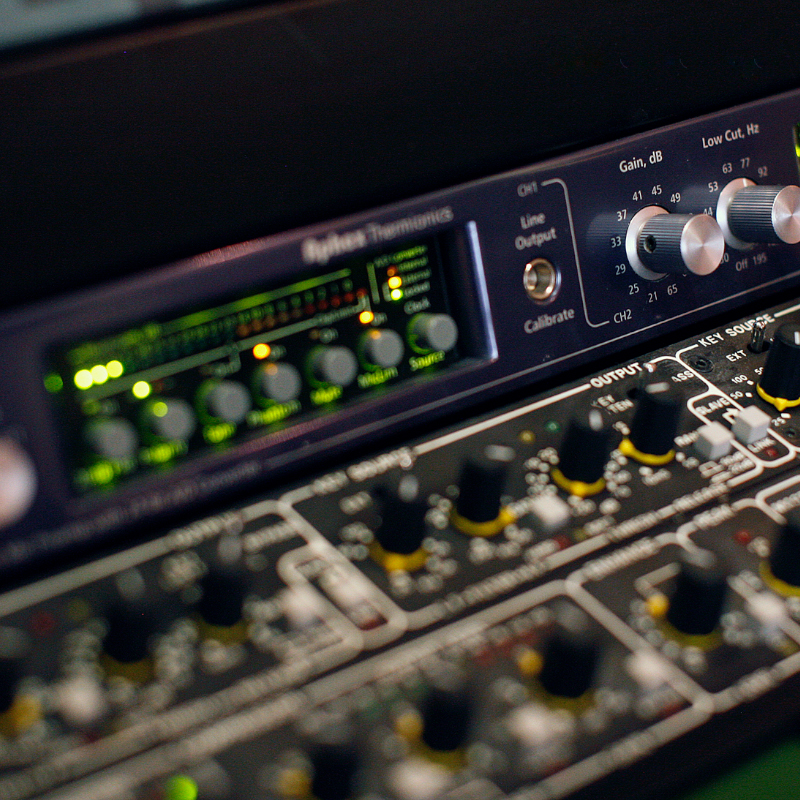 Professional audio equipment at Dictum studio